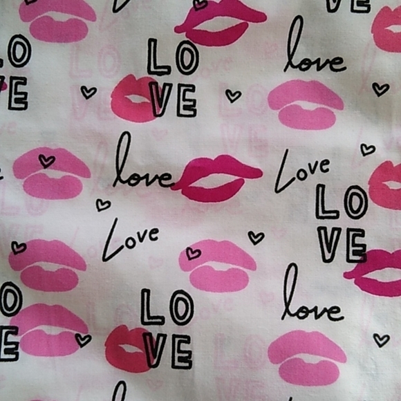 NEW Mock Wrap Valentine's Scrub Top - Picture 12 of 14